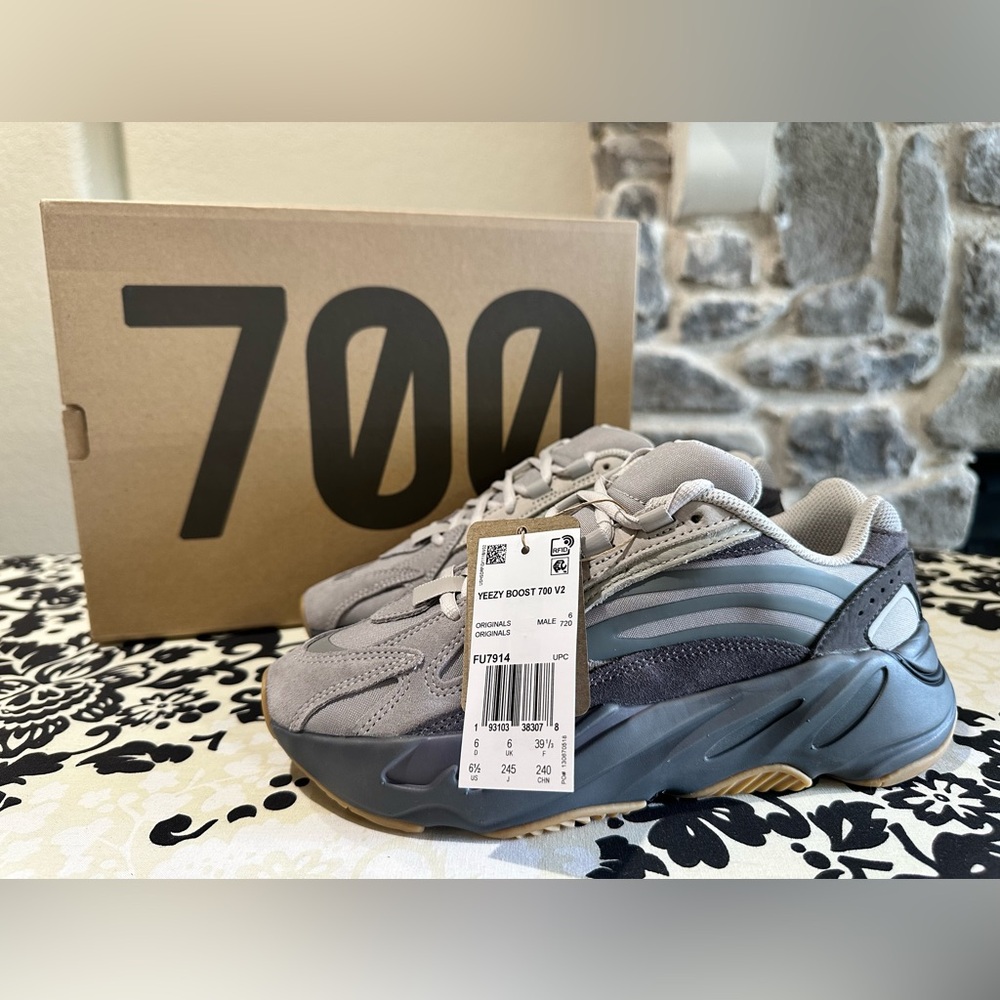 Adidas Yeezy Boost 700 V2 Tephra Sneakers